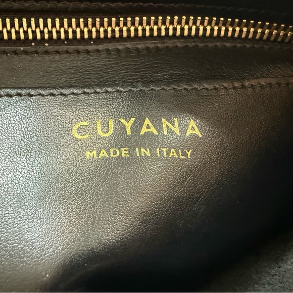 Cuyana Classic Saddle Bag in Black Smooth Leather - Picture 6 of 7